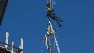 Семь позолоченных крестов украсили Сретенский храм Вологды
