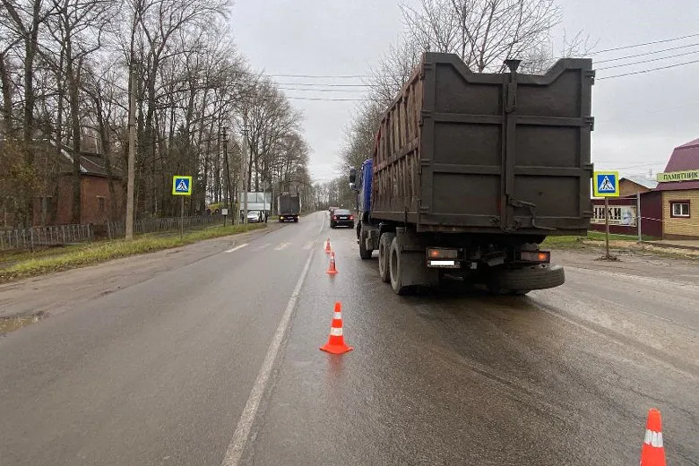 В Вологде водитель грузовой "ГАЗели" пострадал в аварии с "МАЗом"