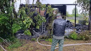 Непотушенная сигарета стала причиной смертельного пожара в Вологодской области