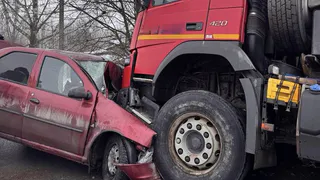 В Вологодской области погиб пассажир въехавшей под грузовик легковушки
