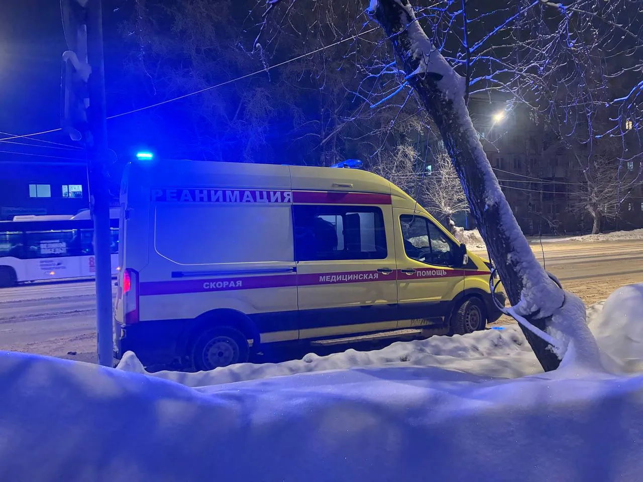 В Вологодской области мужчина погиб, выпав из окна многоэтажки