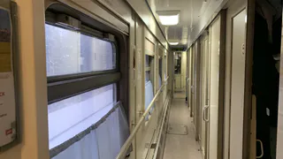 "Заплатили три копейки и думают, что к билету на нижнюю полку корона прилагается"