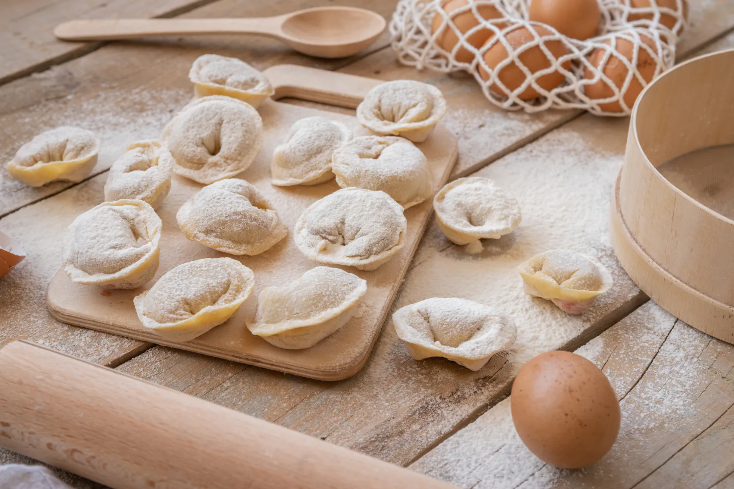 Не лаврушка и не петрушка: что добавить в бульон для пельменей — вкус как в 5-звёздочном ресторане