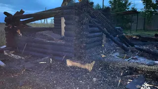 В Вологодском районе из-за неисправной печи сгорела баня: двое человек спаслись