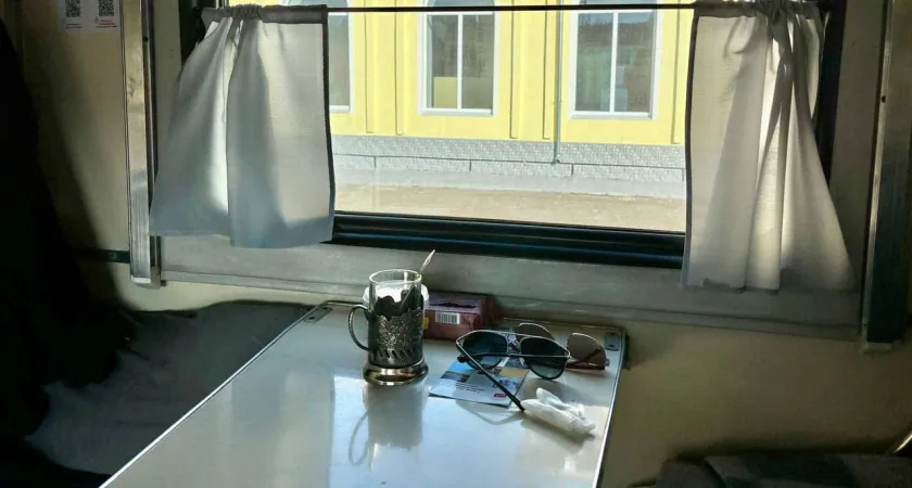 Уступил нижнюю полку хамоватой попутчице - и тут же вернул её наверх, когда она не дала мне сесть за столик