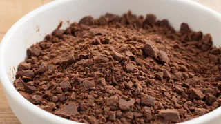 Жарю крупу с какао — и в холодильник на час: шоколадная вкуснятина готова — сметают со стола намного быстрее «Сникерсов»