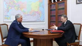 Губернатор Вологодской области Георгий Филимонов и председатель Госдумы Вячеслав Володин обсудили ограничения на продажу вейпов
