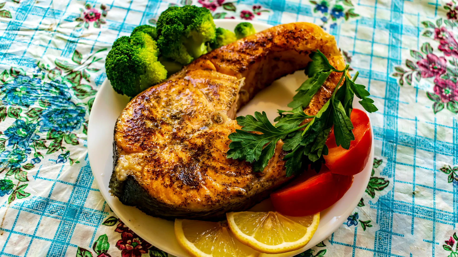 Дешевый минтай будет вкуснее ресторанной форели: готовьте по этому рецепту, и даже дети съедят без остатка