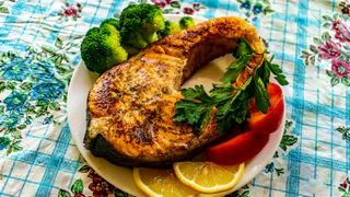 Дешевый минтай будет вкуснее ресторанной форели: готовьте по этому рецепту, и даже дети съедят без остатка
