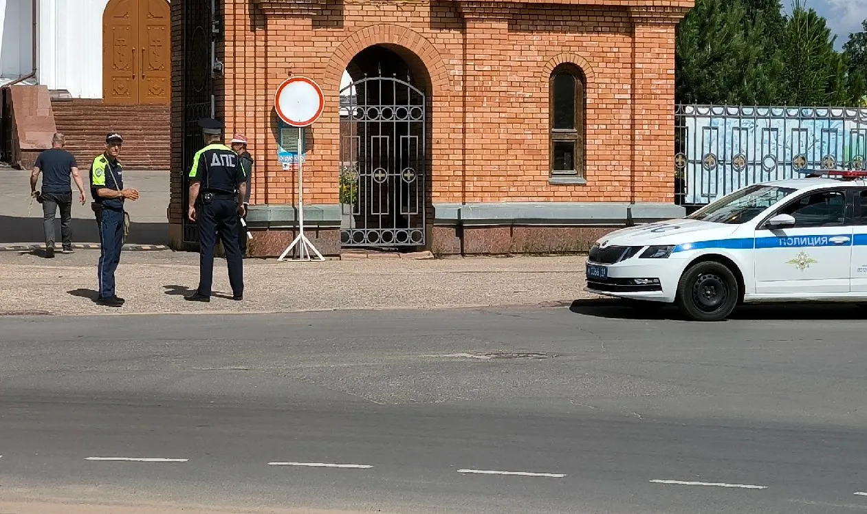 В Вологодской области две иномарки столкнулись возле стен монастыря