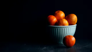 Кожуру от мандаринов заливаю уксусом: летом поток урожая снесёт с ног - главный друг дачника