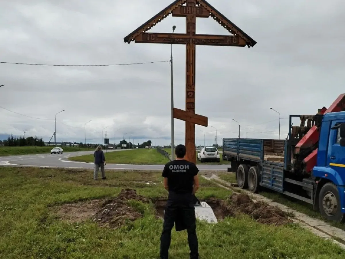 На въезде в Вологду установили кресты