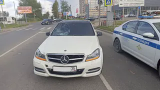 В Вологде автомобиль "Мерседес" сбил перебегавшего дорогу подростка