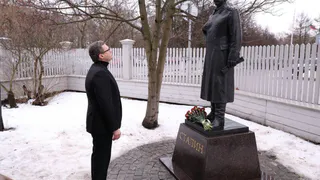 Губернатор Вологодской области возложил цветы к памятнику Сталину в День чекиста