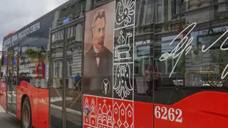 Брендированный автобус с Христофором Леденцовым запустили на маршруте в Вологде