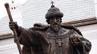 Вологда пополнилась бронзовыми скульптурами "Ямщика" и "Зодчего"