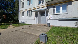 В Вологде к юбилею массово обновляют фасады магазинов и подъездов