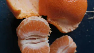Не стоит выбрасывать мандариновую кожуру: способ с уксусом, о котором никто не говорит