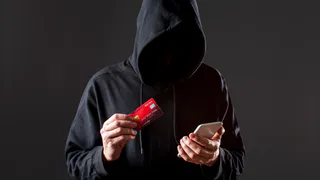 Вологжан продолжают атаковать мошенники: два человека отдали сотни тысяч аферистам