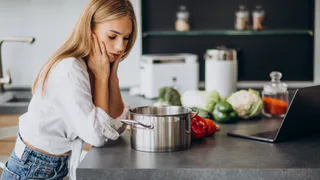 Любимый завтрак доведет до рака: даже маленький кусочек этого продукта в день хуже выкуренной сигареты