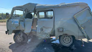 Два человека пострадали в ДТП с грузовиком и "УАЗом" в Вологодской области