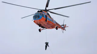 Летная тренировка по спускам с вертолета Ми-8 прошла на аэродроме «Вологда»