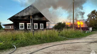 В Вологодской области мужчина погиб в огне: сгорели дом и два автомобиля