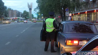 С 22 сентября будут лишать прав за вождение без куртки: водителей ждет новый сюрприз