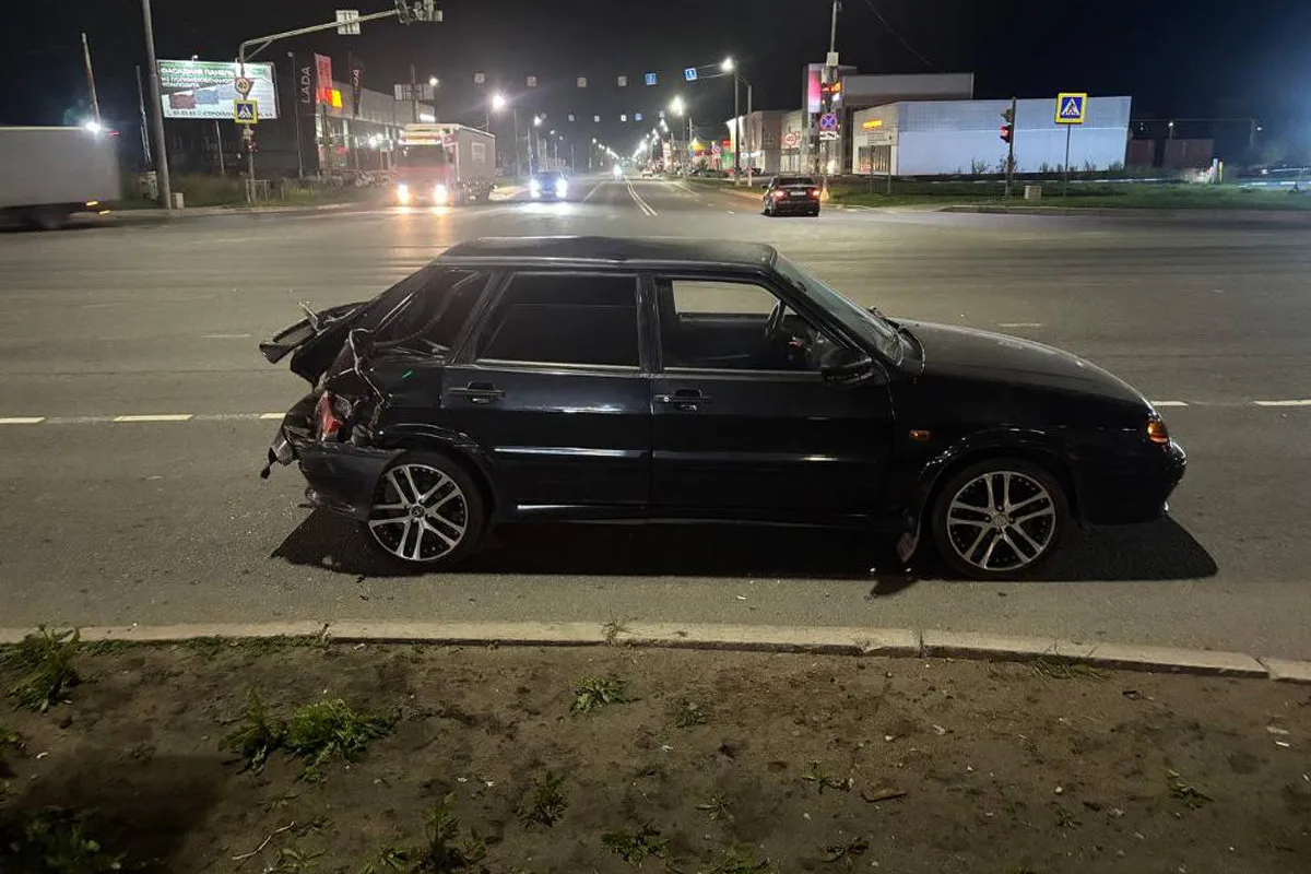 Водитель "Форда" пострадал в Вологодской области в аварии с "ВАЗом"
