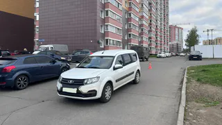 В Вологодской области во дворе дома 11-летняя девочка попала под колеса автомобиля