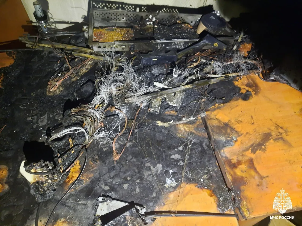 Пожарные ликвидировали огонь в здании департамента Вологды