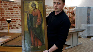 Как восстанавливают уникальные иконы в Вологодской области при помощи рыбьего жира и электрошпателя