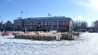 В Вологде на привокзальной площади приступили к возведению торговых павильонов