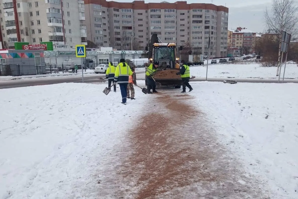 На дороги Вологды за сутки планируют высыпать более 3 тонн песка и 40 тонн соли