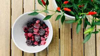 Замороженные ягоды уходят на раз - вкусный и полезный десерт из трех продуктов