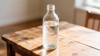 Почему нельзя оставлять пластиковую бутылку с водой в машине летом? Дело не в химии