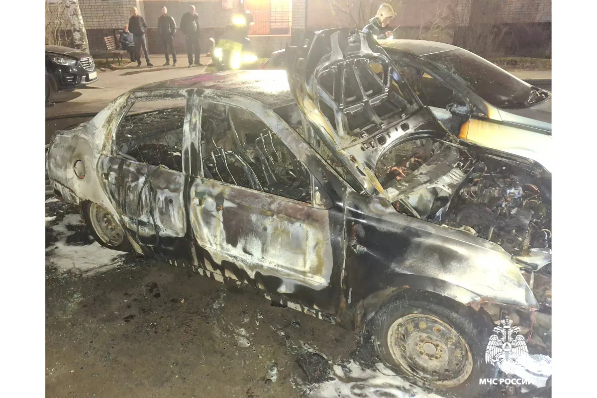 В Вологде ночью сгорели четыре автомобиля