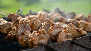 Мясо будет нежным и сочным — лучший маринад для шашлыка: и для свинины, и для баранины