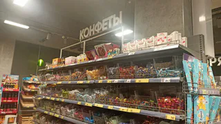 Бывшие сотрудники "Магнита" и "Пятерочки" рассказали, почему ни в коем случае нельзя покупать конфеты на развес