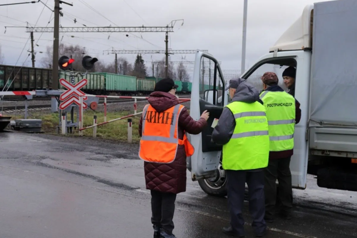 В Вологодской области 15 водителей оштрафованы за проезд по переездам на красный сигнал