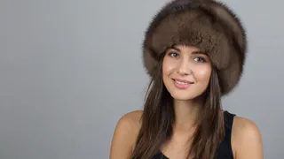 Шапки из натурального меха сдают позиции: эти материалы греют намного лучше и носятся дольше