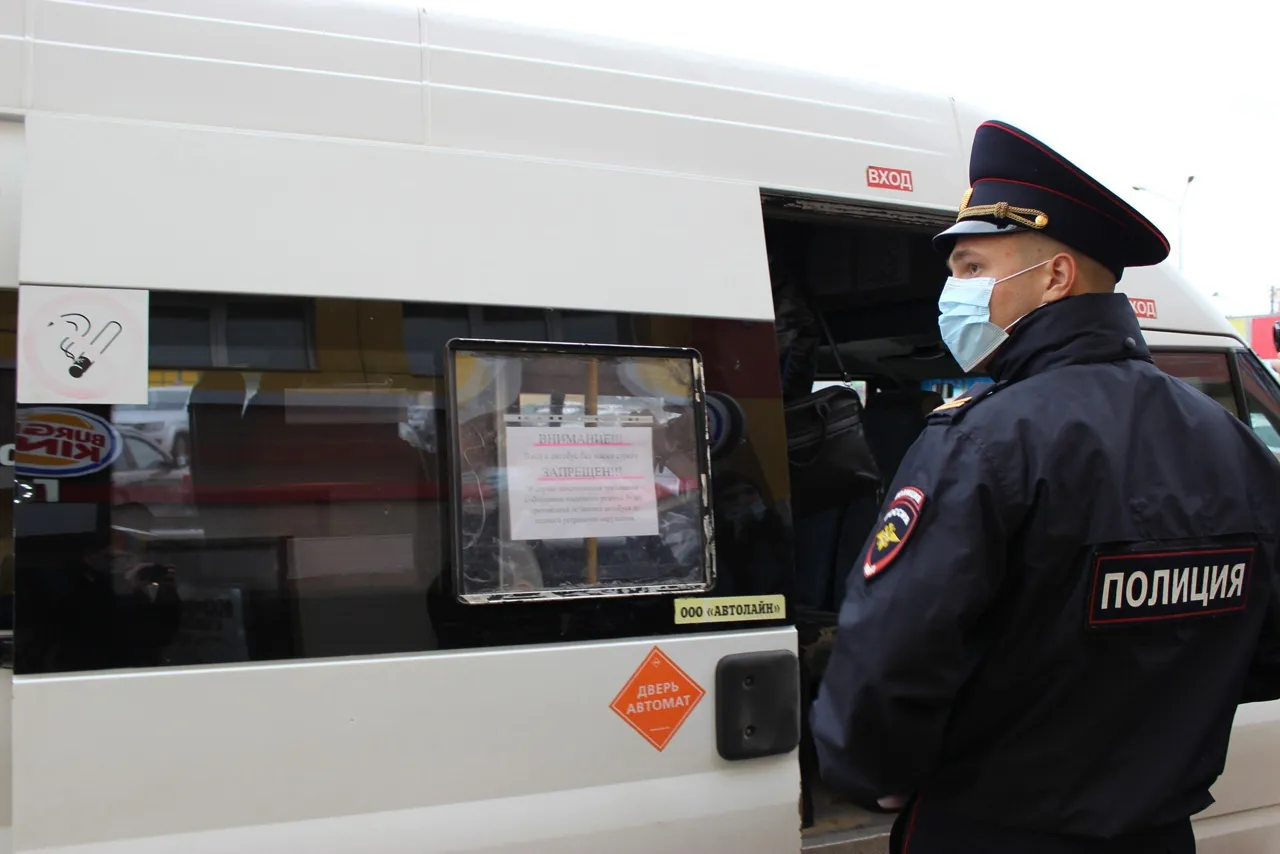 Череповчанин украл из открытой машины техники на 68 тысяч рублей