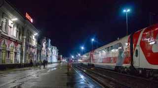 Накануне на перрон вокзала Вологды приехал двухэтажный поезд