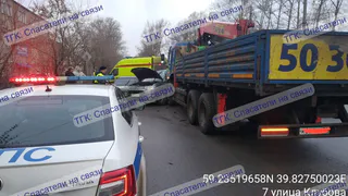 Авария в Вологде: столкновение эвакуатора и внедорожника