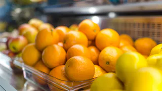 Откуда на цитрусовых взялись знаменитые наклейки ромбиком и почему за них давали пожизненный срок