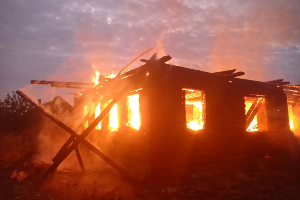 В Вологодской области устанавливают личность мужчины, погибшего при пожаре