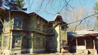 В Кронштадте прокуратура требует отремонтировать дачу Верещагиных