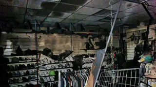 В Вологде неизвестные метнули бутылку с зажигательной смесью в магазин