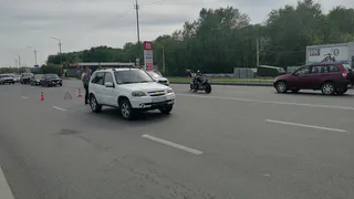 Мотоциклист столкнулся с внедорожником в Вологодской области из-за несоблюдения дистанции