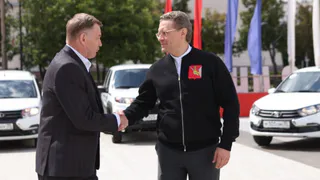 Губернатор Георгий Филимонов передал 25 новых автомобилей медицинским учреждениям Вологодской области